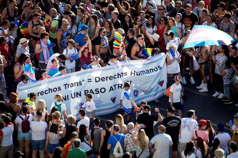 Fotos: Celebración superlativa y multicolor del Orgullo LGTBI en Madrid