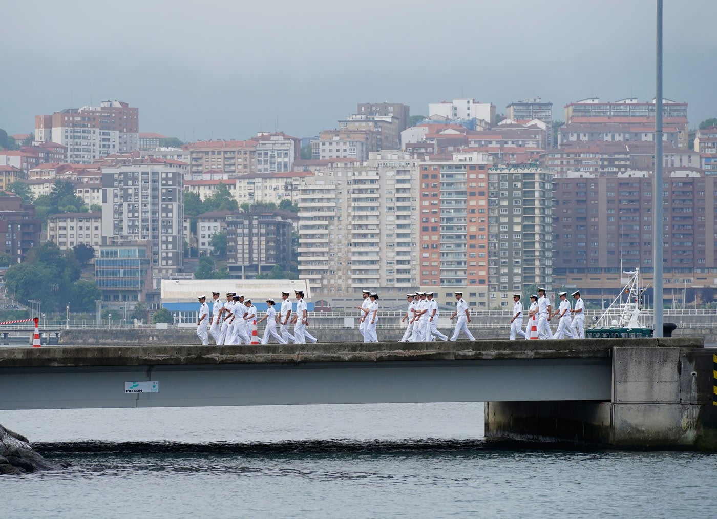 Fotos: El &#039;Juan Sebastián Elcano&#039; desafía a la tempestad en Getxo