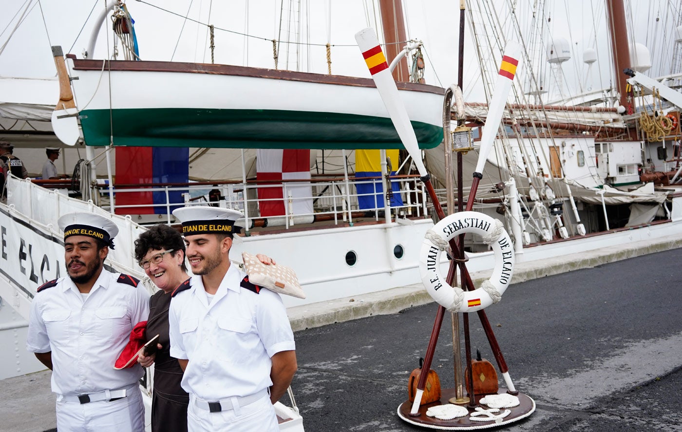 Fotos: El &#039;Juan Sebastián Elcano&#039; desafía a la tempestad en Getxo