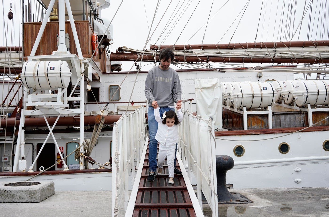 Fotos: El &#039;Juan Sebastián Elcano&#039; desafía a la tempestad en Getxo