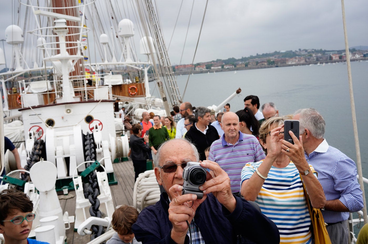 Fotos: El &#039;Juan Sebastián Elcano&#039; desafía a la tempestad en Getxo