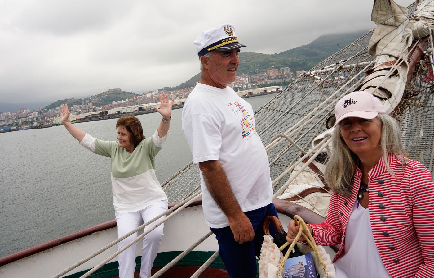 Fotos: El &#039;Juan Sebastián Elcano&#039; desafía a la tempestad en Getxo