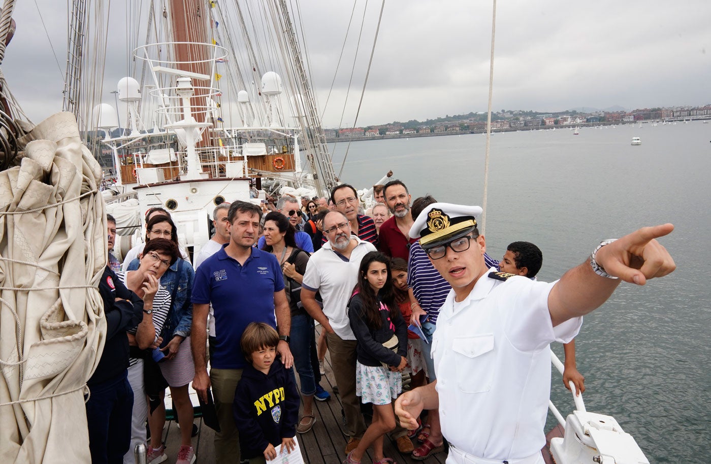 Fotos: El &#039;Juan Sebastián Elcano&#039; desafía a la tempestad en Getxo