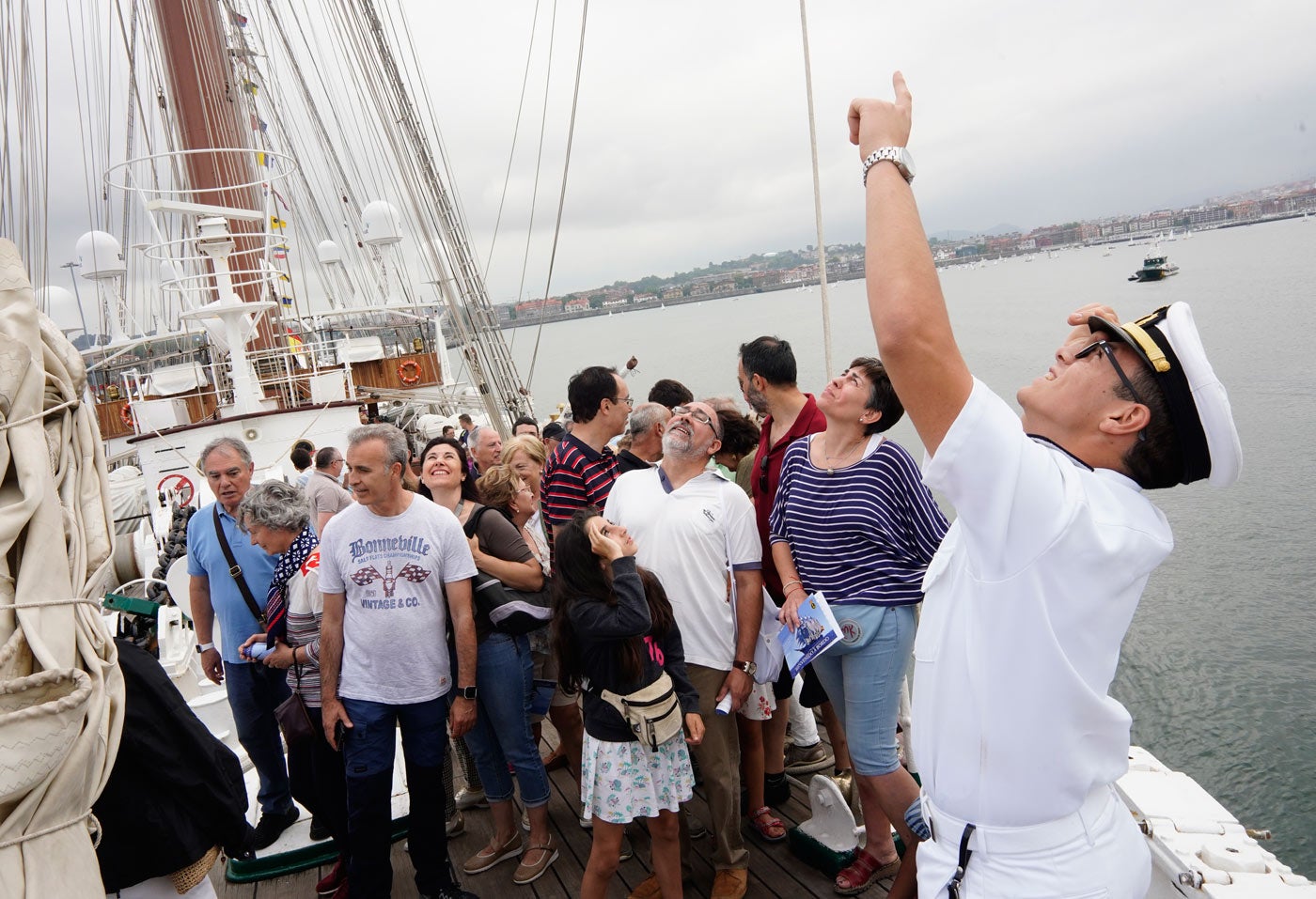 Fotos: El &#039;Juan Sebastián Elcano&#039; desafía a la tempestad en Getxo