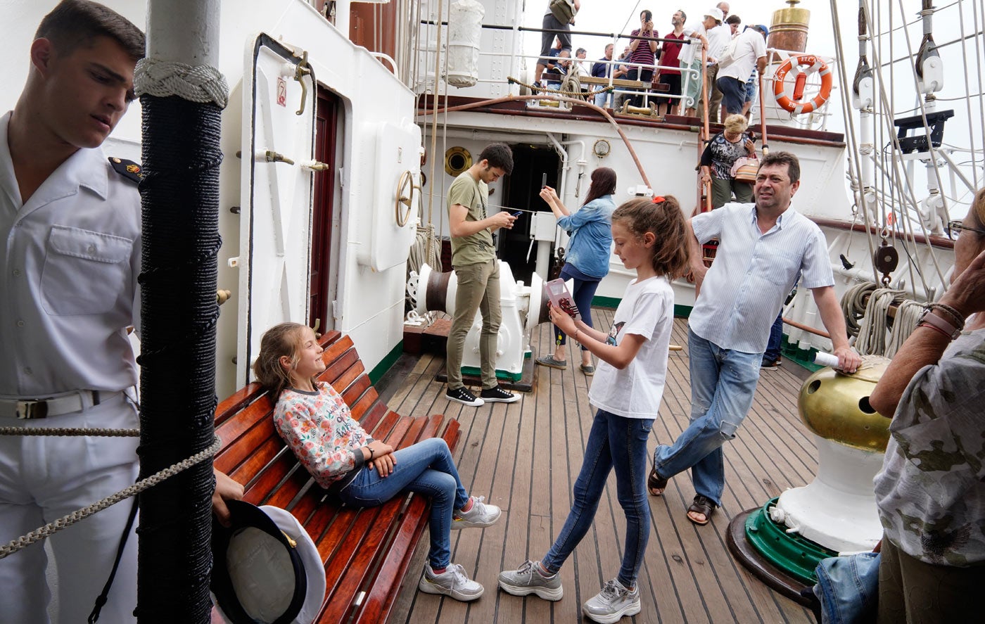 Fotos: El &#039;Juan Sebastián Elcano&#039; desafía a la tempestad en Getxo