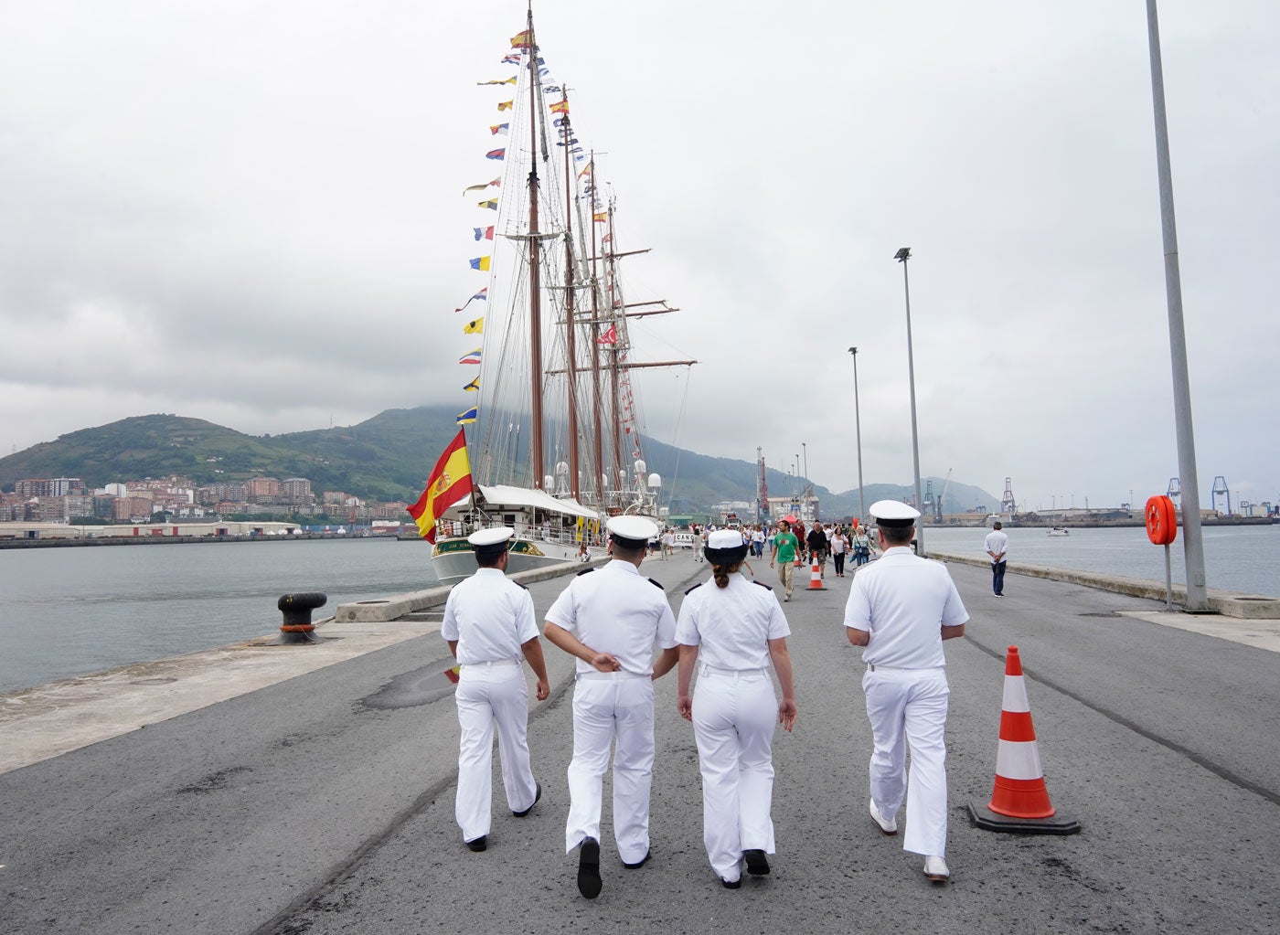 Fotos: El &#039;Juan Sebastián Elcano&#039; desafía a la tempestad en Getxo