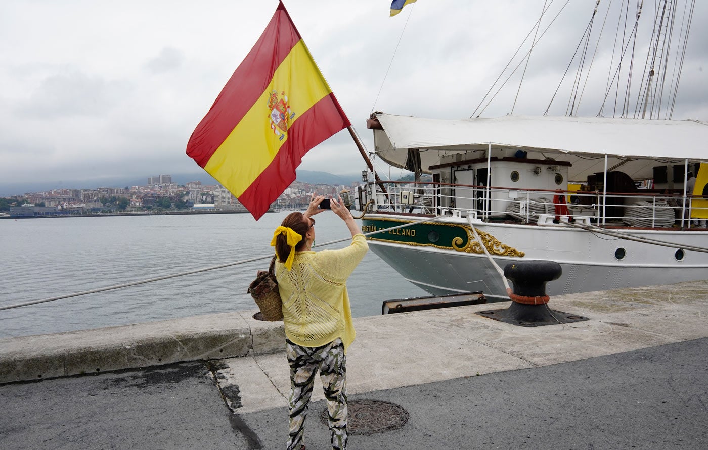 Fotos: El &#039;Juan Sebastián Elcano&#039; desafía a la tempestad en Getxo