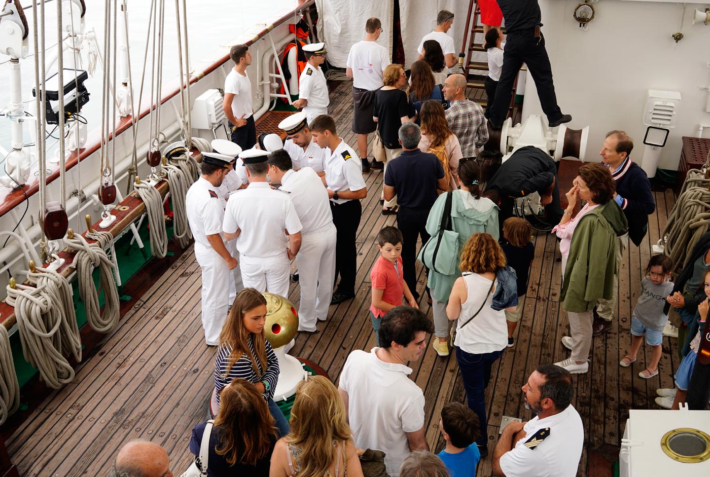 Fotos: El &#039;Juan Sebastián Elcano&#039; desafía a la tempestad en Getxo