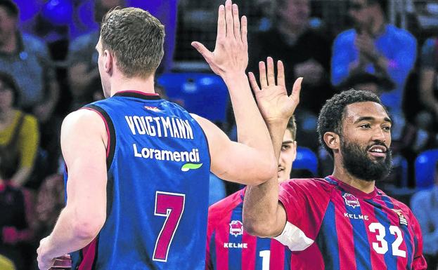 Johannes Voigtmann y Darrun Hilliard seguirán celebrando canastas a las órdenes de Dimitris Itoudis. 