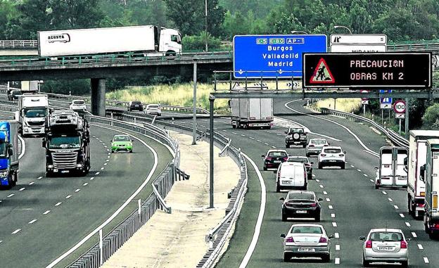 La presencia de camiones y coches se ha multiplicado desde que la AP-1 pasó a ser gratuita.