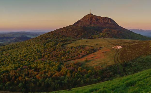 Una antena preside la cima del Puy de Dôme.