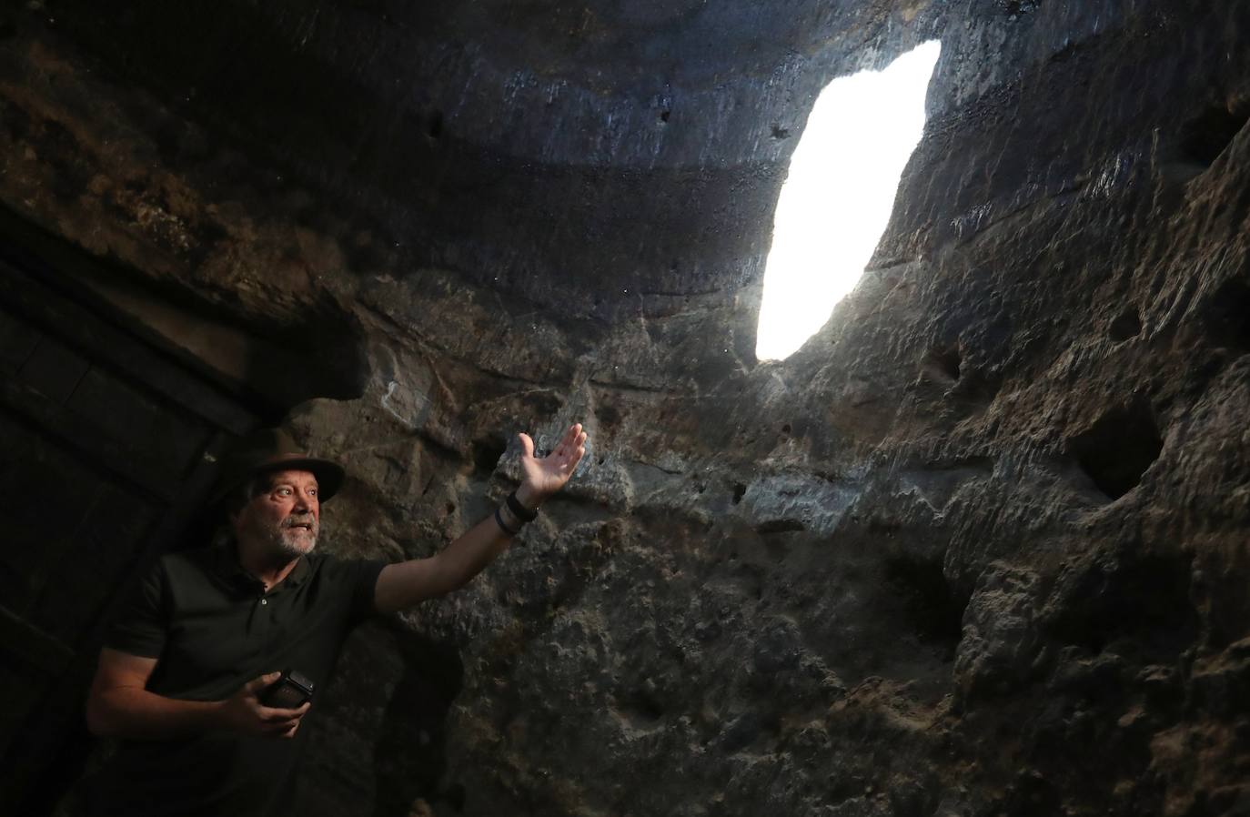 Risco Caído. El paisaje cultural de Risco Caído y las Montañas Sagradas se extiende por 18.000 hectáreas de la Caldera de Tejeda (Gran Canaria). Incluye yacimientos arqueológicos prehispánicos de asentamientos trogloditas con templos y marcadores de claras connotaciones astronómicas.