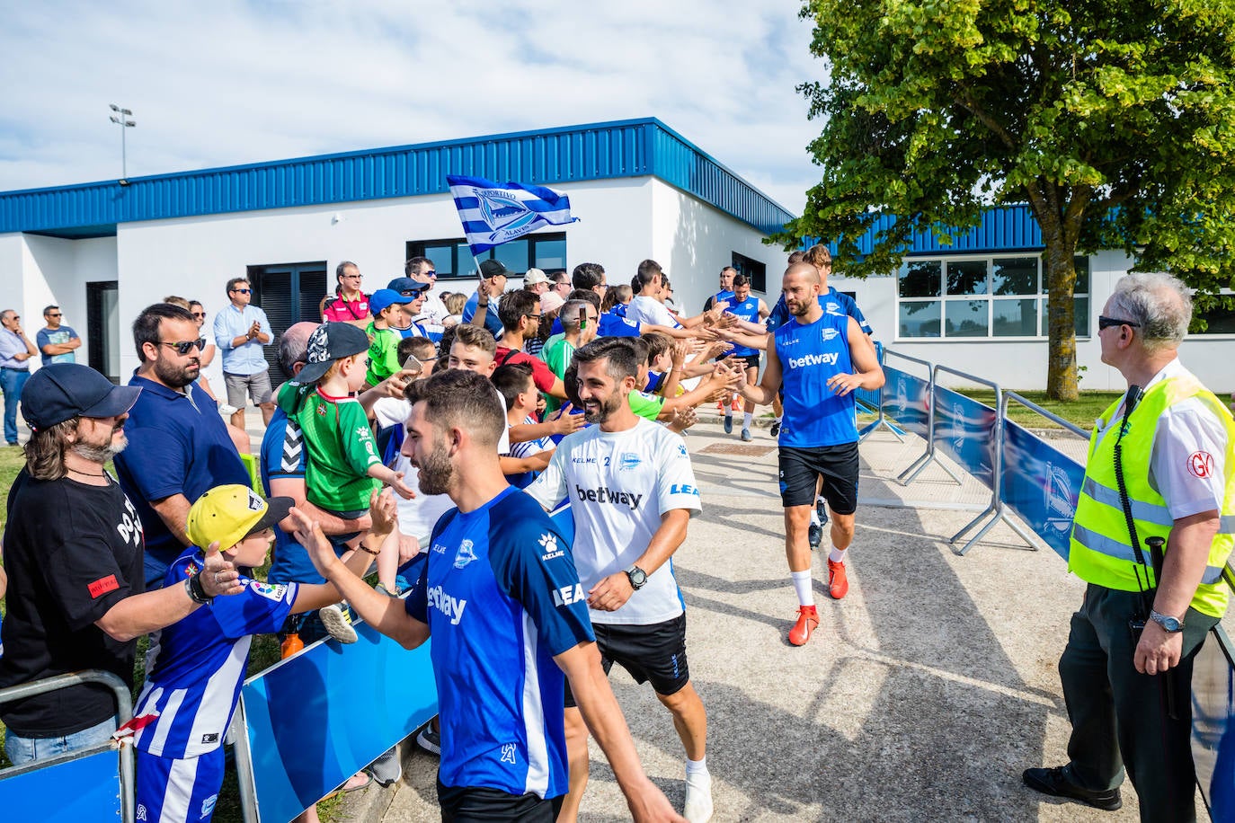 La sesión sirvió para que la hinchada conociera de primera mano a la nueva plantilla albiazul