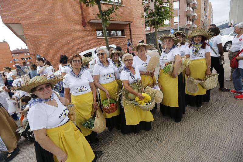 Jolín y Deabru han inaugurado los 'Cármenes' a bordo de una locomotora, que ha encabezado un desfile ambientado en el año 1.900