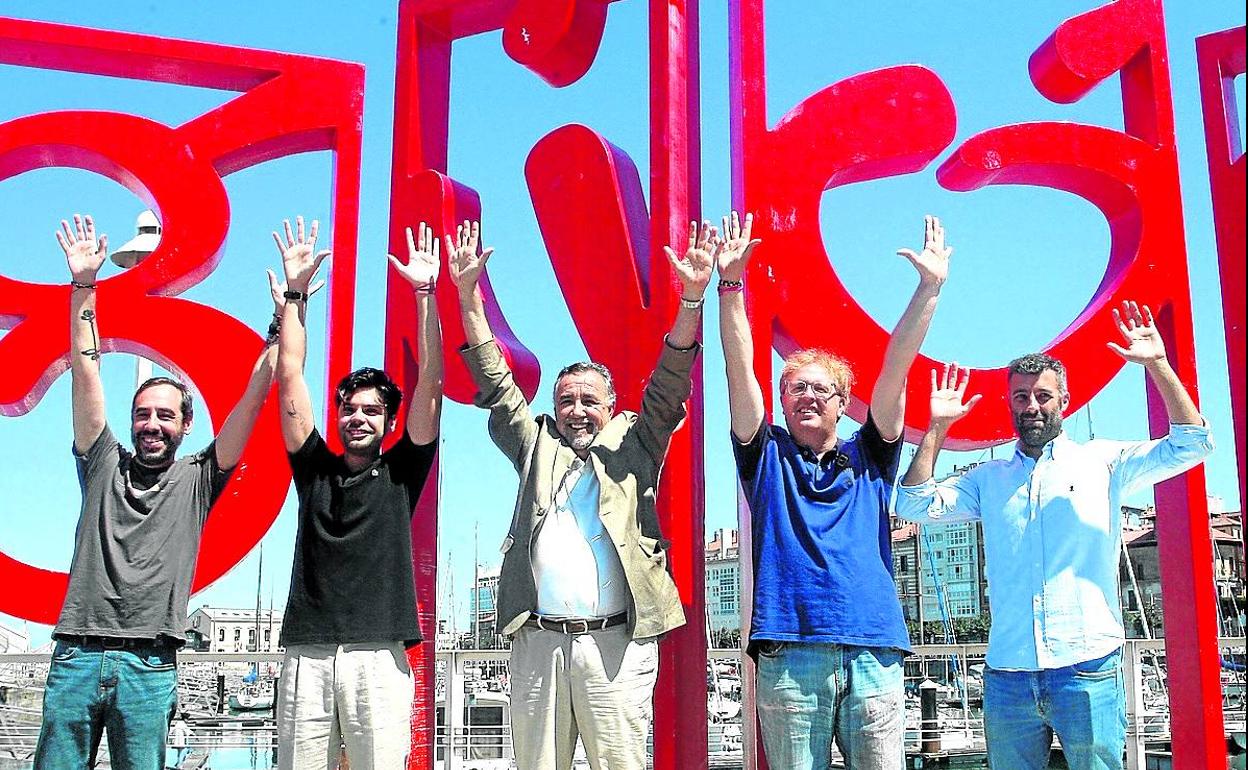 Los escritores Carlos Bassas del Rey, Enrique Llamas, Jesús Maeso, Luis Artigue y Nacho Carretero.