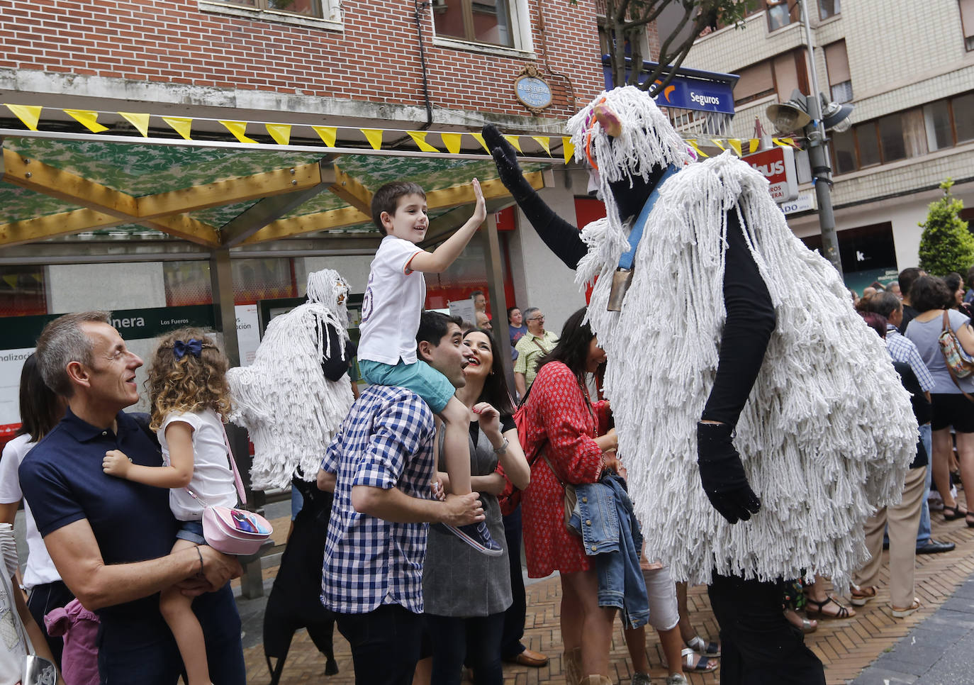 La localidad fabril, inmersa en los 'cármenes'