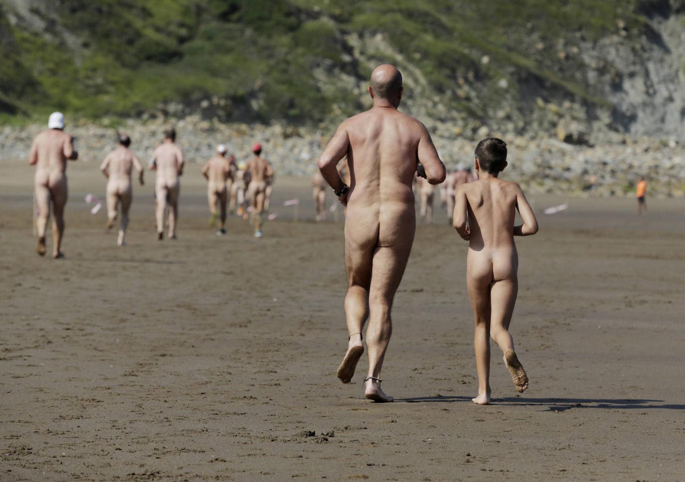 Fotos: Las imágenes de la carrera nudista de Sopela