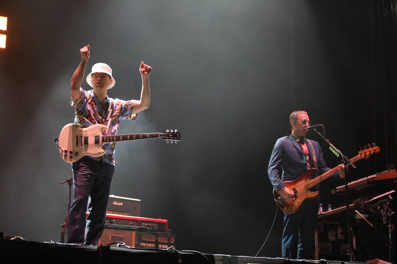 El cuarteto californiano planteó un concierto raro, con varios clásicos concentrados al principio y su habitual selección excéntrica de versiones