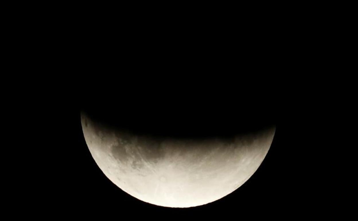 Eclipse parcial de luna hoy 16 de julio 2019 en España: horario y cómo verlo
