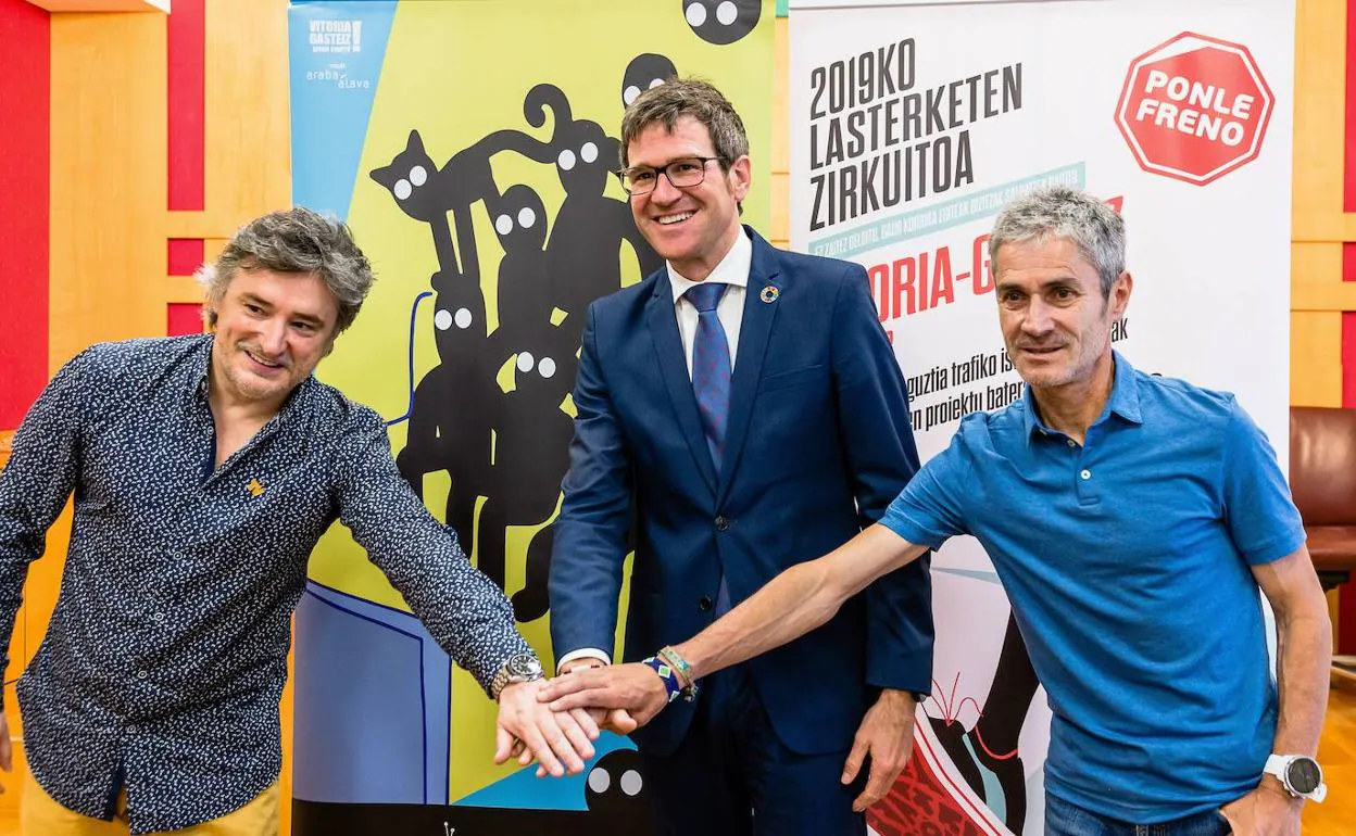 Joseba Fiestras, Gorka Urtaran y Martín Fiz, en la presentación del XI FesTVal. 