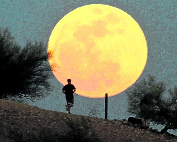 Fascinación. Los corredores nocturnos encuentran en el silencio y la oscuridad un bálsamo a su estrés.