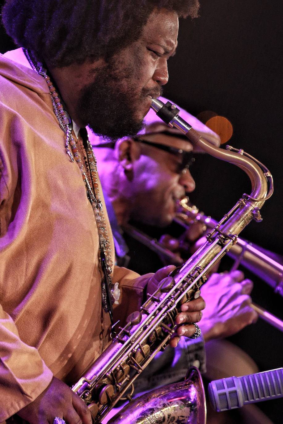 Kamasi Washington y su banda arrollaron con música contemporánea y pusieron la guinda al festival, en el cierre de una gran jornada en Mendizorroza