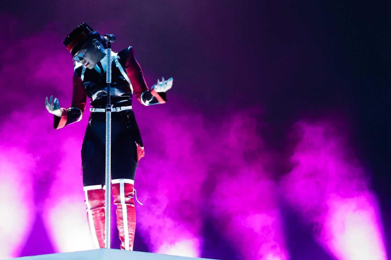 La cantante Janelle Monae actúa en el Festival Super Bock Super Rock en Meco, Sesimbra (Portugal)