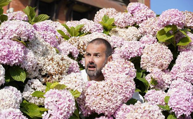 Pequeños placeres. A David de Jorge le encanta el verano para cuidar del jardín, cocinar y comer los productos típicos de esta temporada.