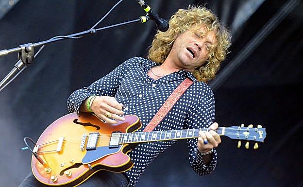 Ovidi Tormo, de Los Zigarros, controló con la mirada el espacio y el público.