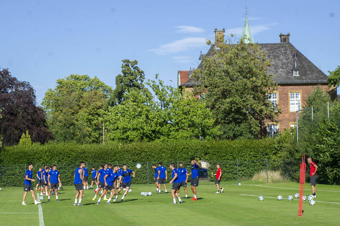 El Athletic entrena en Marienfeld.