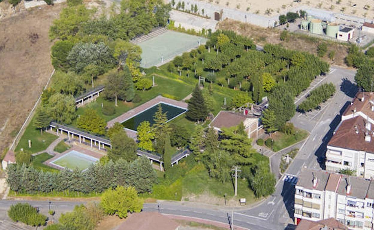 Vista aérea de las piscinas de Elciego. 