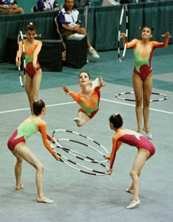 El equipo de gimnasia rítimica español durante las Olimpiadas de Atlanta 96.