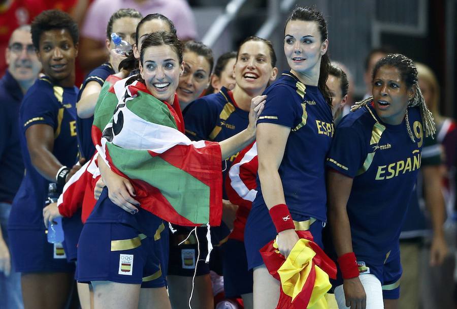 La selección española de balonmano celebra su medalla de bronce en los Juegos de Londres 2012. .