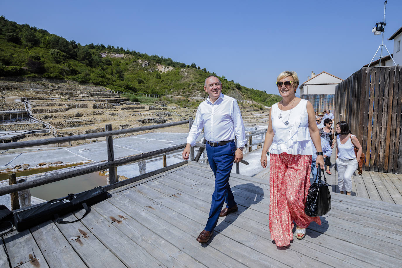 Fotos: El cocinero alavés Iñaki Murua inaugura la cosecha de la sal