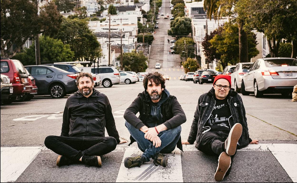 David González, Gorka Urbizu y Galder Izagirre forman Berri Txarrak.