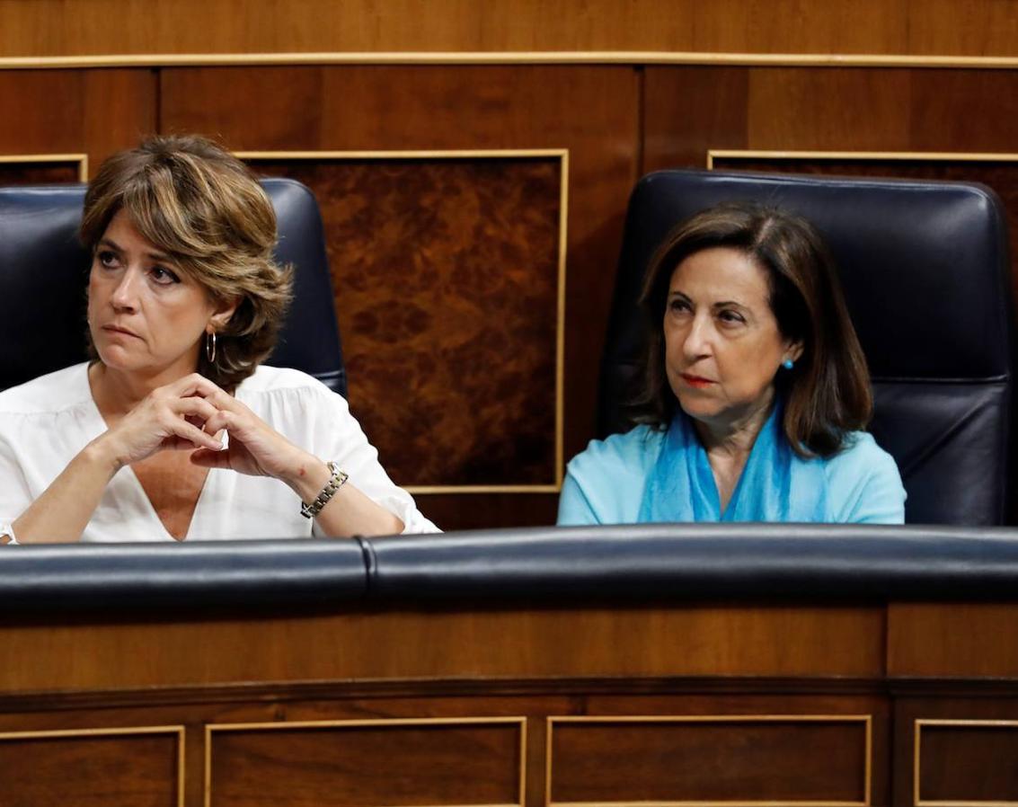 Las ministras en funciones Dolores Delgado y Margarita Robles.