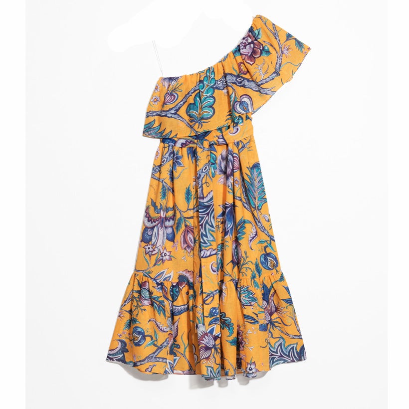 Vestido con escote asimétrico, de Other Stories (precio original: 125 euros; precio rebajado: 75 euros).