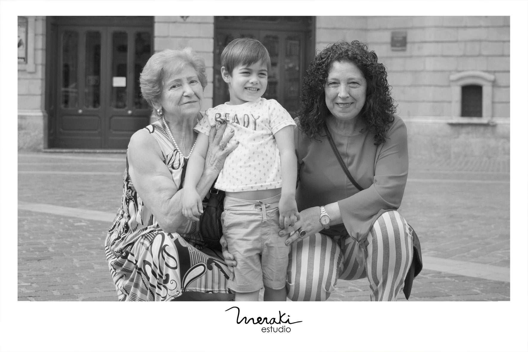 El estudio de fotografía Meraki Estudio ha organizado una quedada este viernes en Bilbao para todos aquellos aitites que quieran inmortalizan un bonito recuerdo con sus nietos