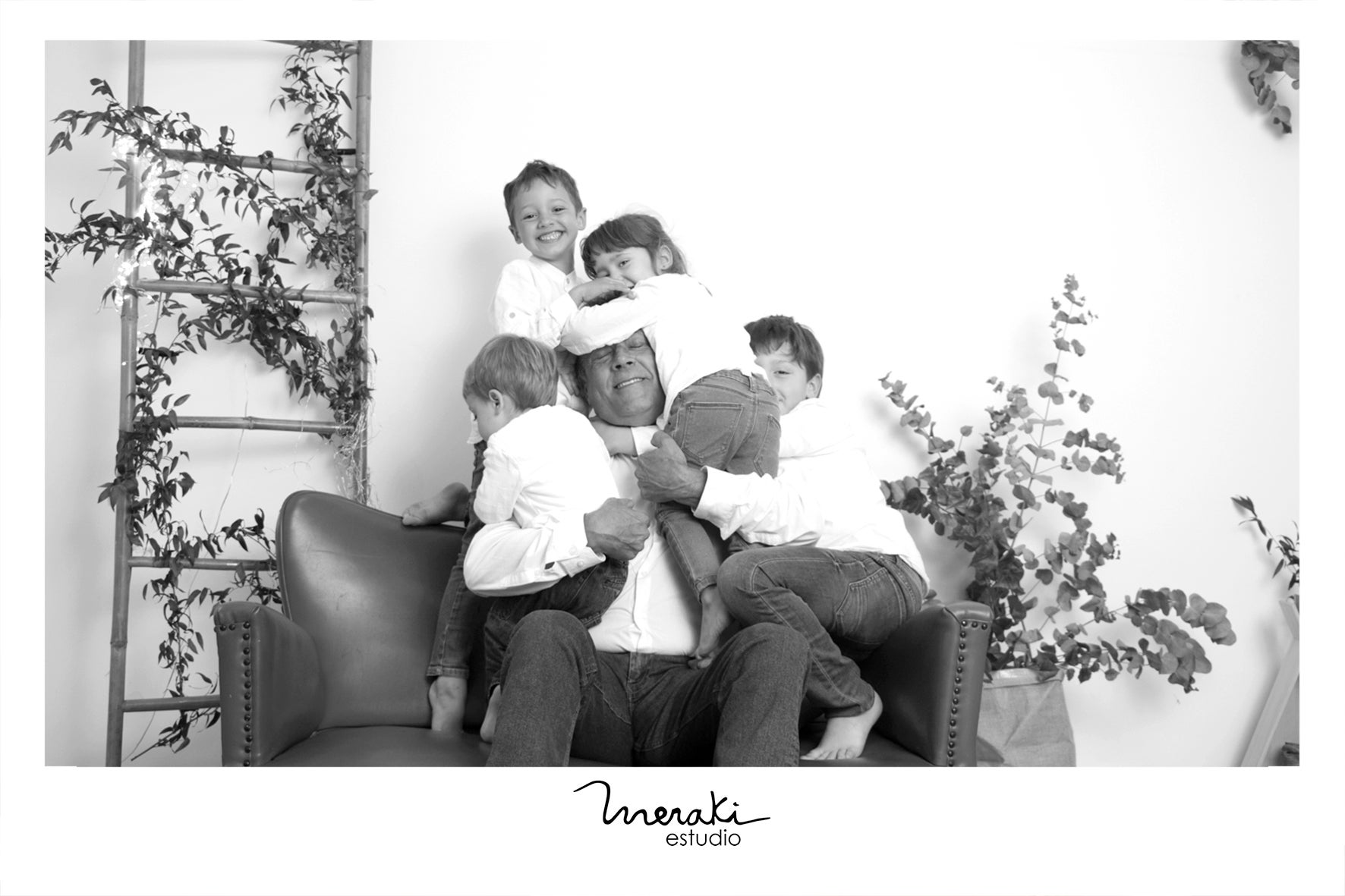 El estudio de fotografía Meraki Estudio ha organizado una quedada este viernes en Bilbao para todos aquellos aitites que quieran inmortalizan un bonito recuerdo con sus nietos