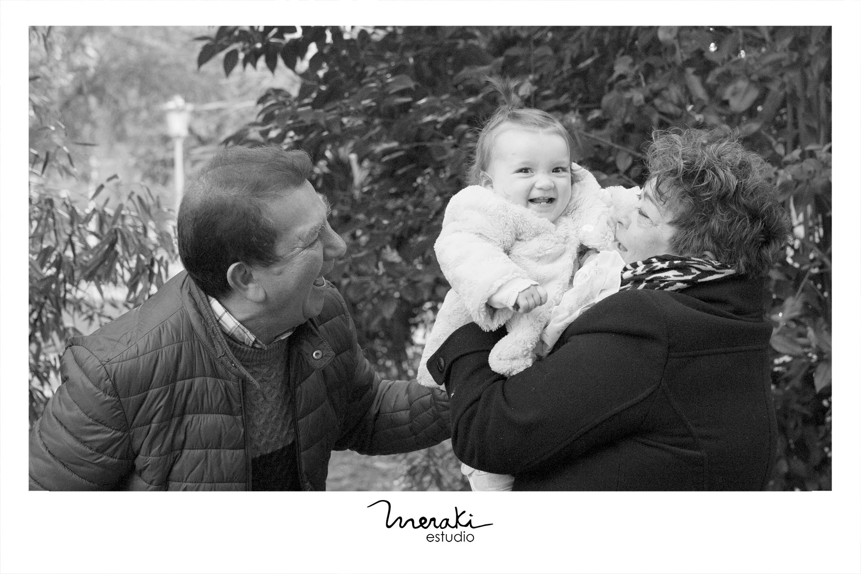 El estudio de fotografía Meraki Estudio ha organizado una quedada este viernes en Bilbao para todos aquellos aitites que quieran inmortalizan un bonito recuerdo con sus nietos