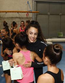 Imagen secundaria 2 - Álava revive el arte de la rítmica