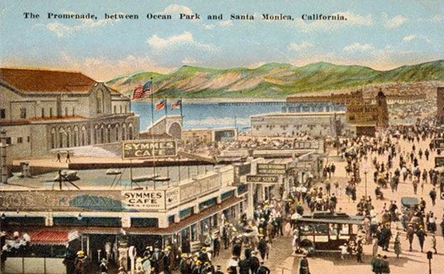 Postal de Santa Monica, con el rótulo del Symmes Café visible (Center for Basque Studies).