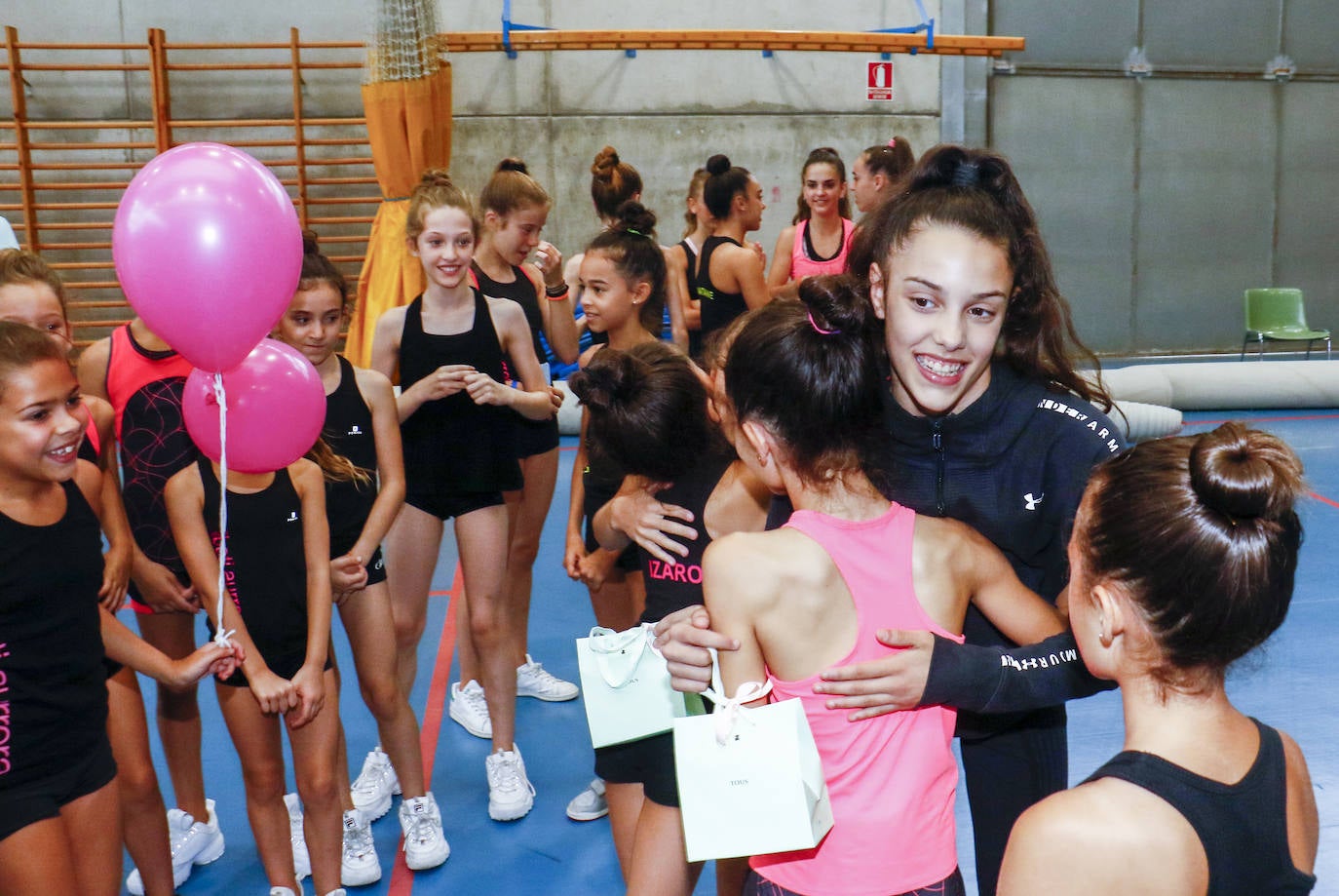 Fotos: Emotivo recibimiento a Salma Solaun de sus compañeras