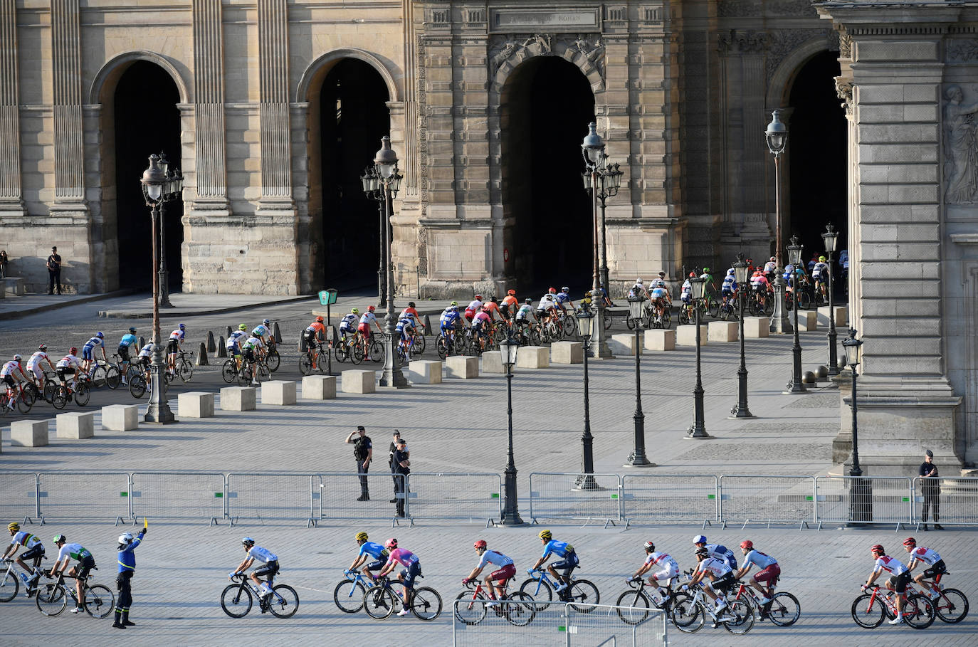 «Esto es como la droga, un vicio, ganas el Tour y ya piensas en otro», confesó el sábado tras sentenciar la carrera Egan Bernal, con la ingenuidad y el descaro de sus 22 años. Pero el debate en el mundo del ciclismo está abierto: ¿Puede marcar una era?