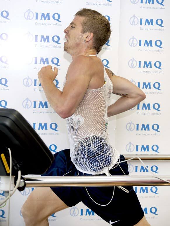 Pasando un reconocimiento médico en 2013.