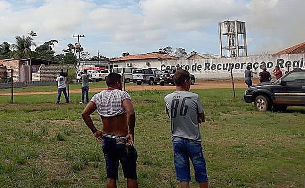 Al menos 52 muertos en un motín entre bandas rivales en una cárcel brasileña