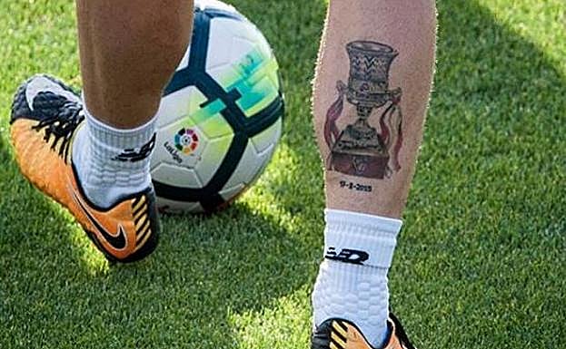 El tatuaje de la Supercopa conquistada por el Athletic en 2015.