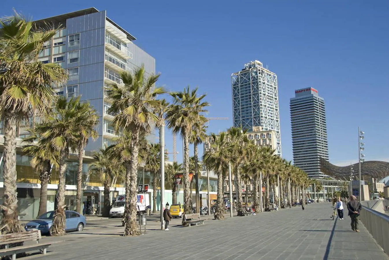 13. Barcelona. Para vivir en la segunda ciudad más grande de España hay que tener en cuenta que un piso de cien metros cuadrados cuesta aproximadamente 420.600 euros, 4.206 euros el metro cuadrado.