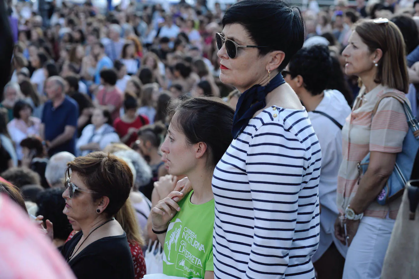 Dos mil personas se han congregado en la plaza del Arriaga