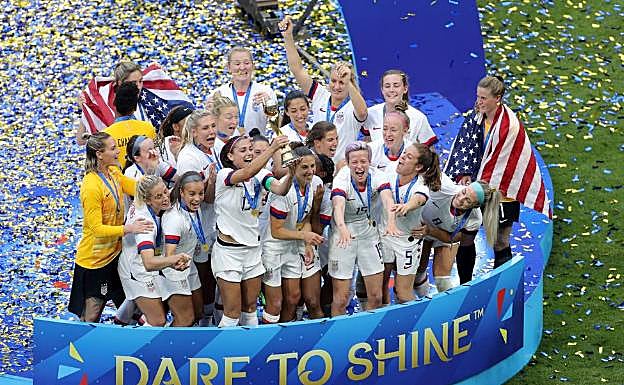 La selección estadounidense celebra la Copa del Mundo.